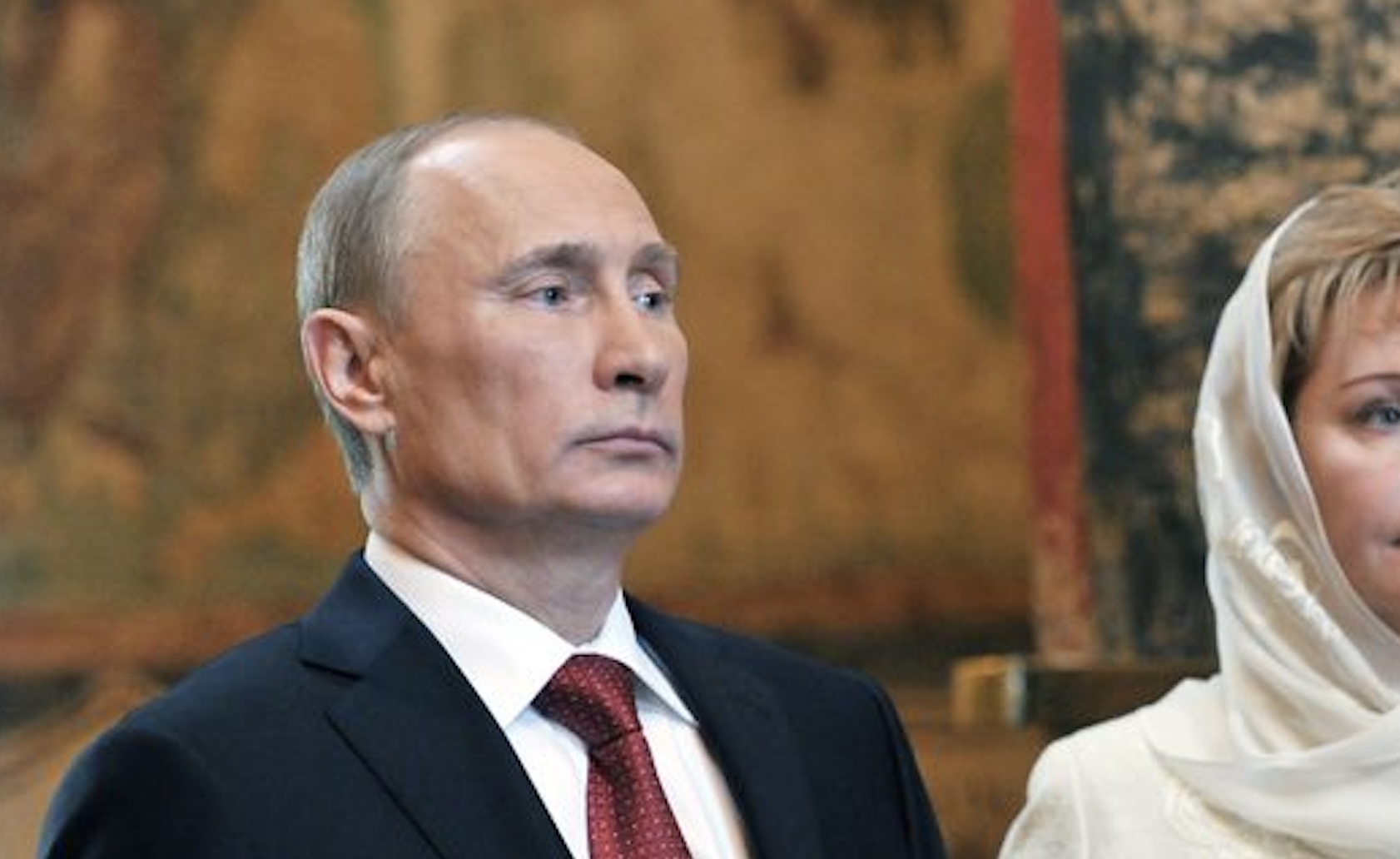 Vladimir Poetin dondert van de trap en raakt gewond